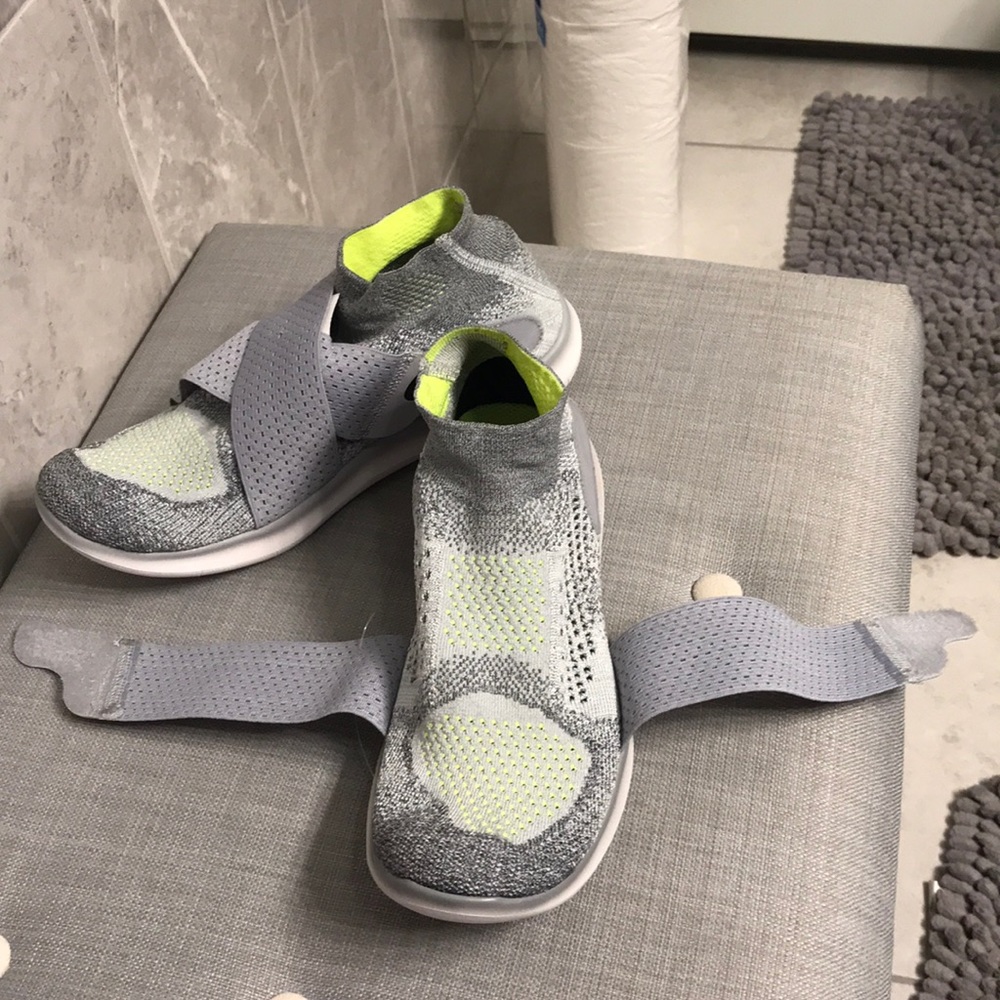 Nike Women's Free Rn Motion FK 2017 Running Shoe - Picture 4 of 8